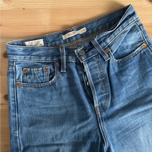 Levi’s Wedgie Straight Jean - Picture 6 of 9